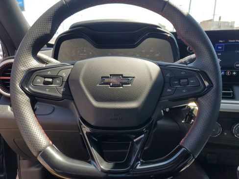 Certified 2025 Chevrolet Trax RS w/ Sunroof Package FWD image 22