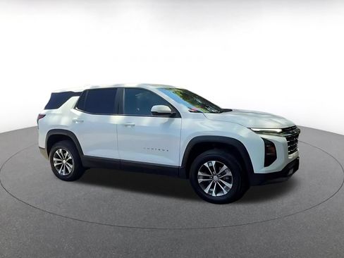 Used 2025 Chevrolet Equinox LT FWD image 2