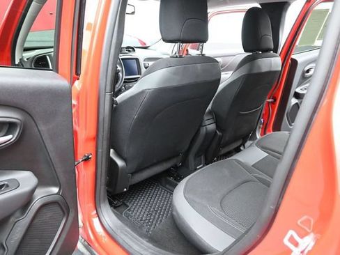 Used 2023 Jeep Renegade Latitude w/ Premium Group AWD/4WD image 15