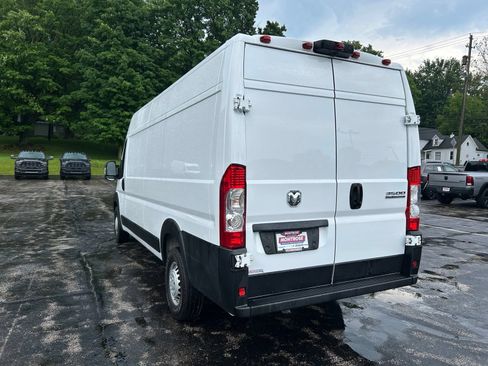 Used 2024 RAM ProMaster 3500 w/ Storage Group FWD image 4