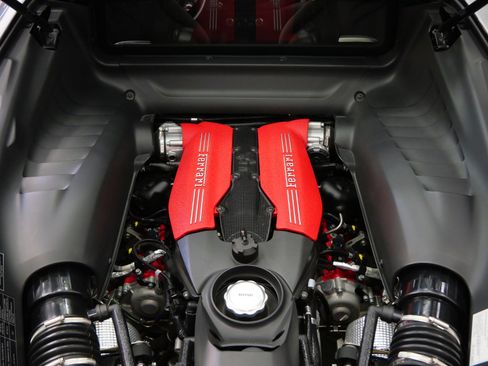 Used 2018 Ferrari 488 GTB image 12