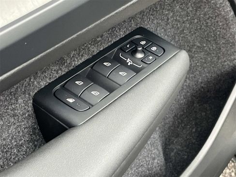 New 2026 Volvo XC40 B4 Core w/ Climate Package image 21