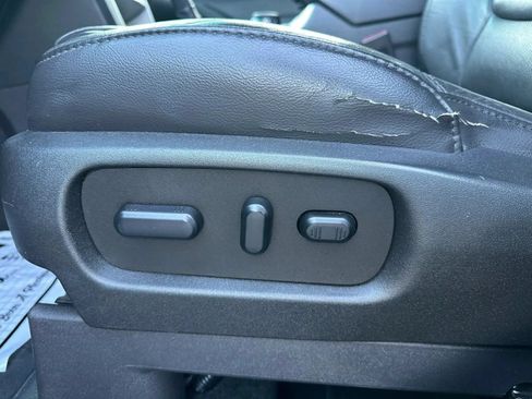 Used 2015 Ford Explorer XLT w/ Equipment Group 202A AWD/4WD image 9