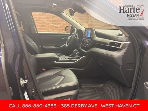 Used 2021 Toyota Highlander XLE image 33