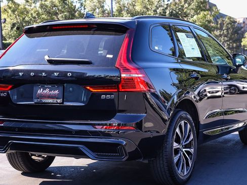 Used 2025 Volvo XC60 B5 Plus image 9
