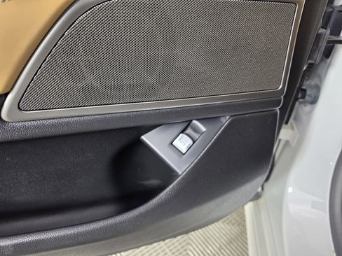 Used 2021 BMW 740i w/ M Sport Package RWD image 7
