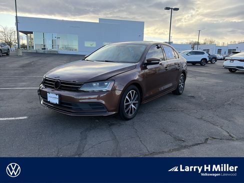 Used 2017 Volkswagen Jetta SE image 1