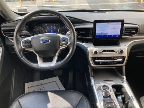 Certified 2020 Ford Explorer XLT w/ Equipment Group 202A AWD/4WD image 18