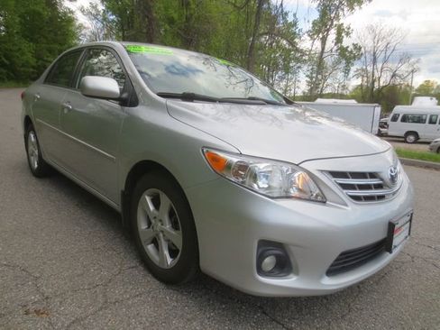 Used 2013 Toyota Corolla LE w/ Premium Complete Pkg FWD image 2