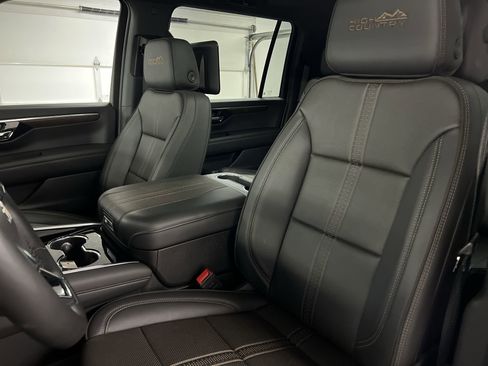 Certified 2025 Chevrolet Suburban High Country image 75