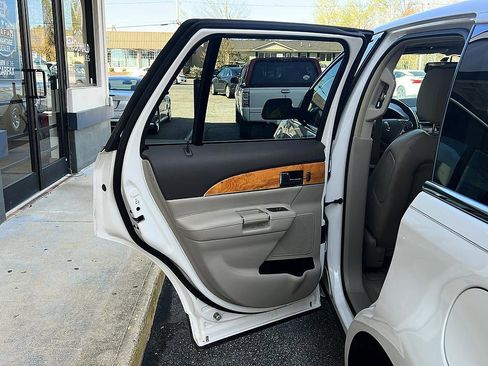 Used 2015 Lincoln MKX FWD w/ Equipment Group 102A image 30