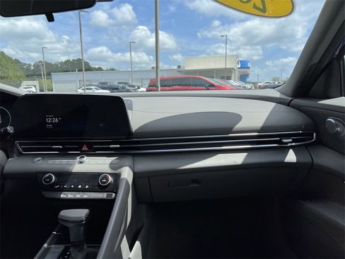 Used 2024 Hyundai Elantra SEL image 20