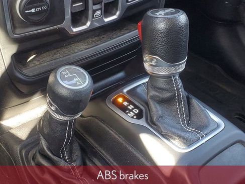 Used 2018 Jeep Wrangler Unlimited Sahara image 34