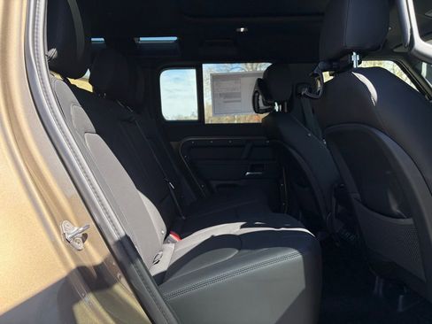 New 2026 Land Rover Defender 110 X-Dynamic SE AWD/4WD image 17