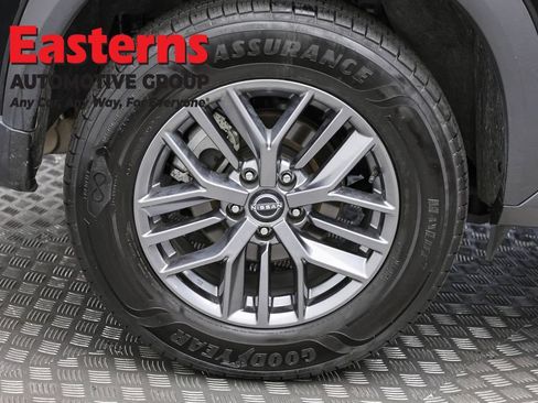 Used 2024 Nissan Rogue S AWD/4WD image 31