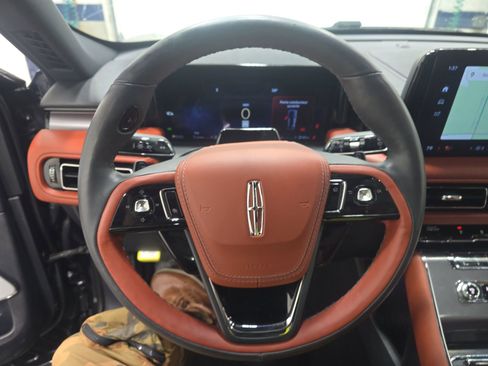 Used 2025 Lincoln Aviator Reserve w/ Equipment Group 201A image 8