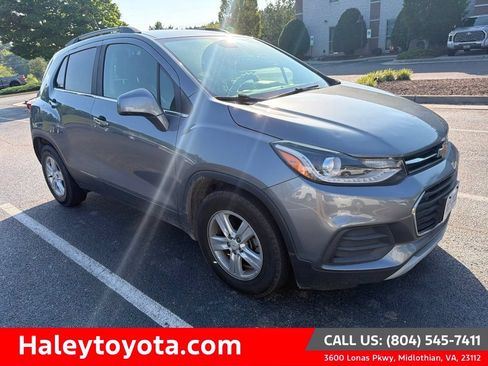 Used 2019 Chevrolet Trax LT w/ LT Convenience Package FWD image 1