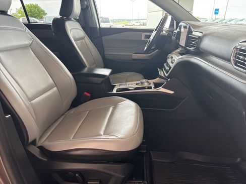 Used 2021 Ford Explorer XLT w/ Equipment Group 202A RWD image 21