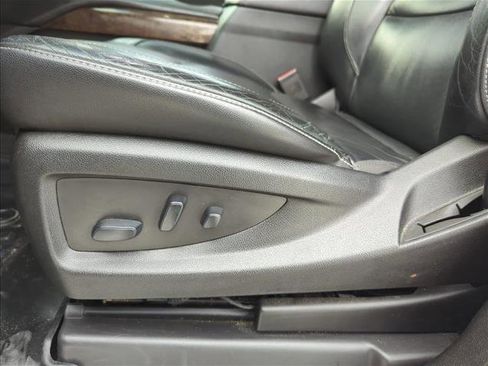 Used 2019 Chevrolet Suburban LT image 9