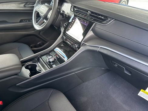 New 2026 Jeep Grand Cherokee Laredo AWD/4WD image 14