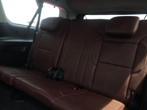 Used 2019 Chevrolet Suburban Premier w/ Premier Plus Edition AWD/4WD image 5