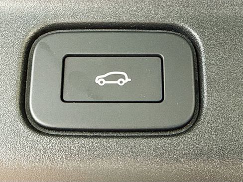 New 2026 Land Rover Range Rover Long Wheelbase SE AWD/4WD image 12