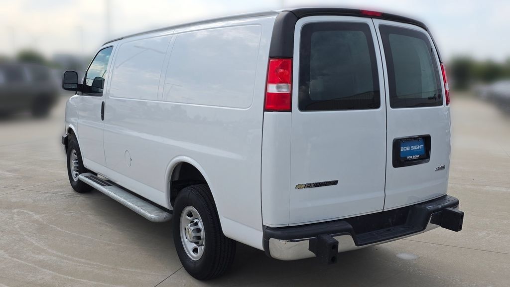 Used 2024 Chevrolet Express 2500 w/ Driver Convenience Package RWD image 3