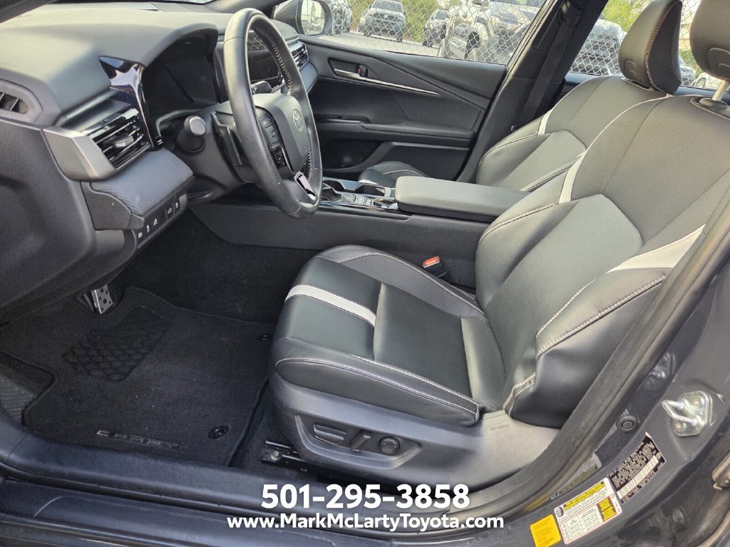 Used 2025 Toyota Camry SE FWD image 6