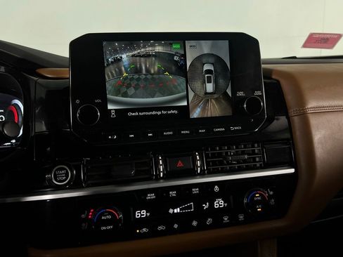 Used 2024 Nissan Pathfinder Platinum w/ Black Appearance Package image 18