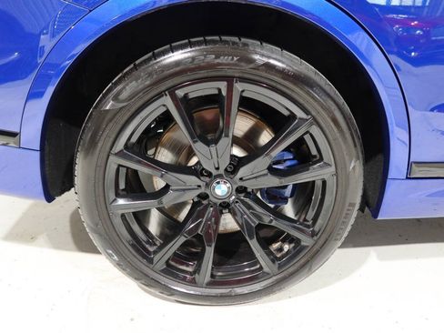Used 2025 BMW X7 M60i AWD/4WD image 40
