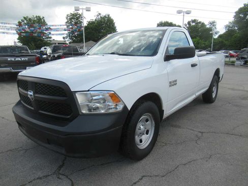 Used 2018 RAM 1500 Express RWD image 1