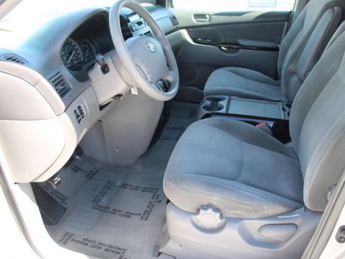 Used 2004 Toyota Sienna LE FWD image 11