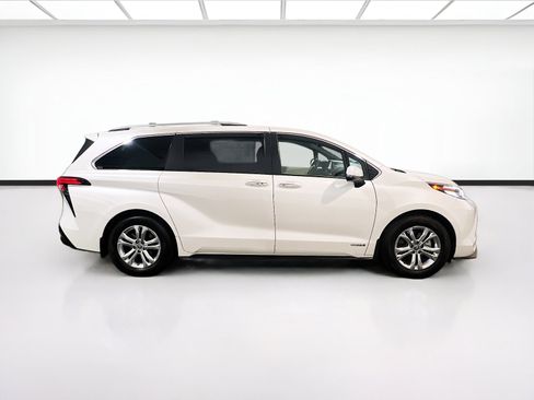 Used 2021 Toyota Sienna Platinum AWD/4WD image 27