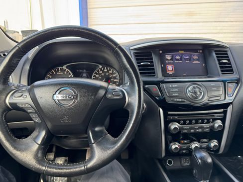 Used 2018 Nissan Pathfinder SV image 21