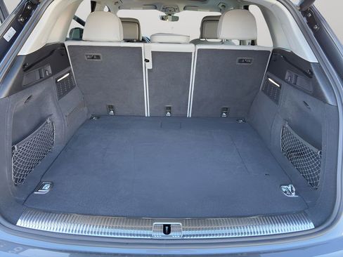 Used 2024 Audi Q5 e Premium Plus w/ Premium Plus Package image 11