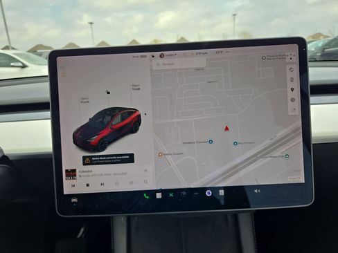 Used 2022 Tesla Model Y Long Range image 25