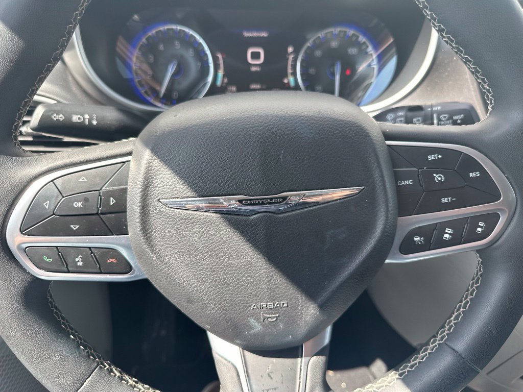 Used 2024 Chrysler Pacifica Touring-L FWD image 25