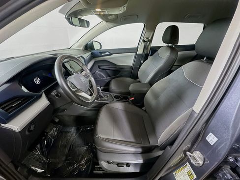 Used 2024 Volkswagen Taos SE image 15
