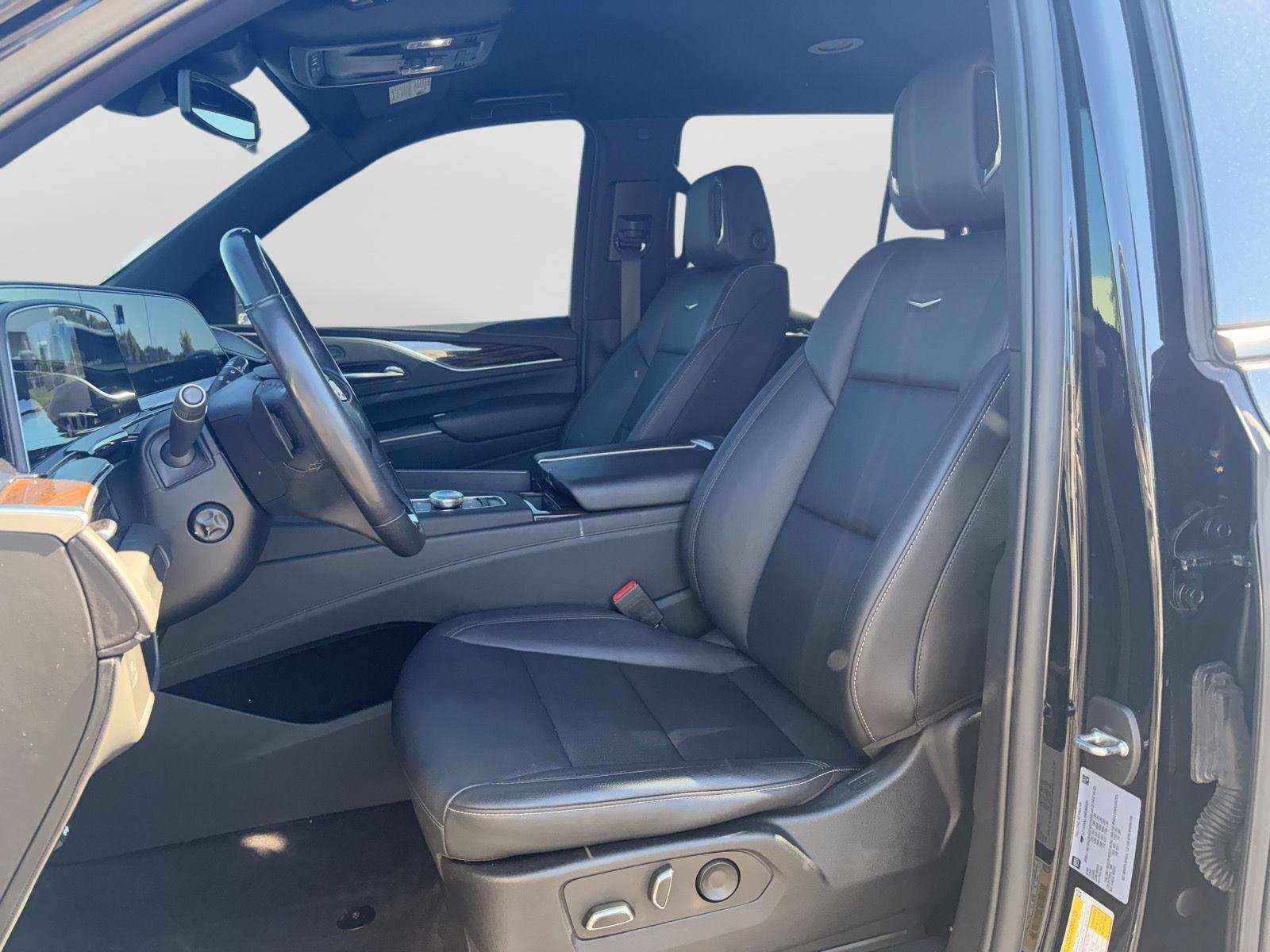 Used 2022 Cadillac Escalade Luxury RWD image 10