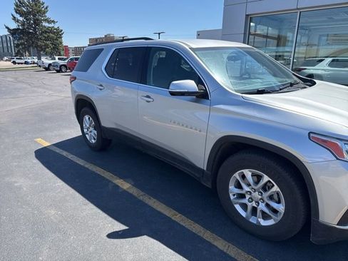 Used 2019 Chevrolet Traverse LT AWD/4WD image 3