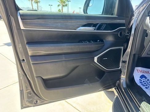 Certified 2023 Jeep Wagoneer Series III w/ Preferred Equipment Group AWD/4WD image 20