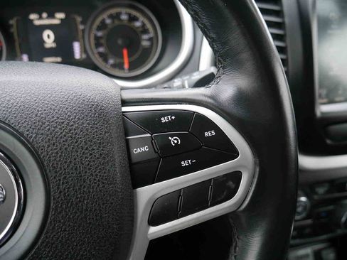 Used 2018 Jeep Cherokee Latitude Plus image 34