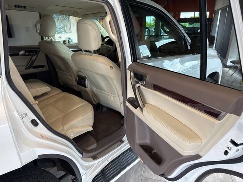 Used 2015 Lexus GX 460 w/ Premium Package image 37