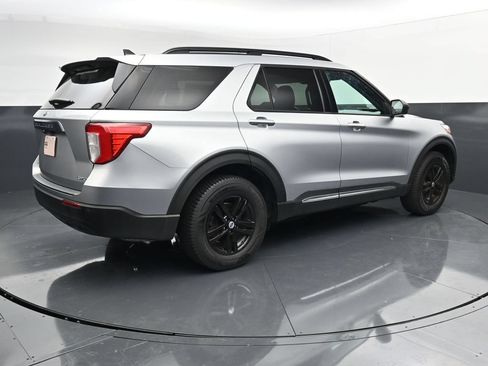 Used 2022 Ford Explorer XLT AWD/4WD image 8