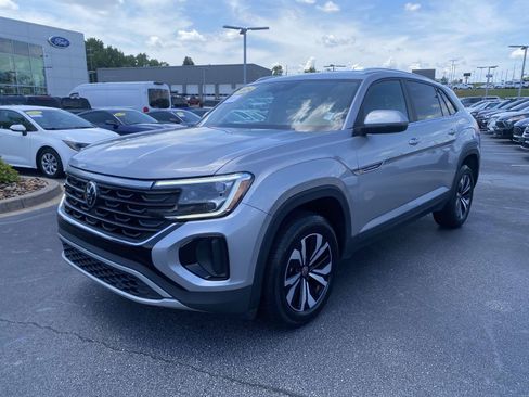 Used 2024 Volkswagen Atlas Cross Sport SE FWD image 3