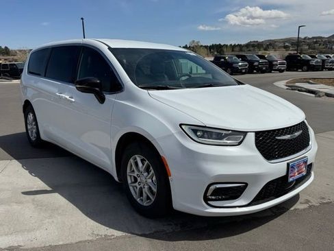 New 2026 Chrysler Pacifica Select FWD image 8