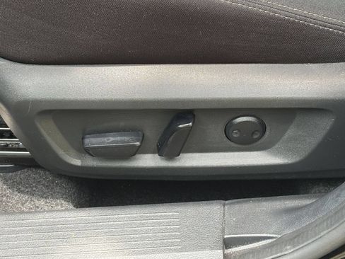 Used 2025 Nissan Rogue SV AWD/4WD image 22