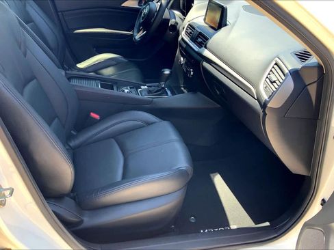 Used 2018 MAZDA MAZDA3 Touring FWD image 8