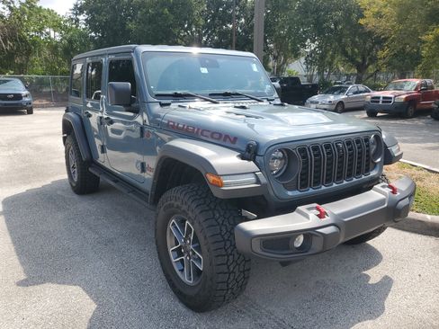 Used 2024 Jeep Wrangler Unlimited Rubicon w/ Technology Group AWD/4WD image 2
