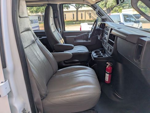 Used 2023 Chevrolet Express 3500 LS RWD image 10